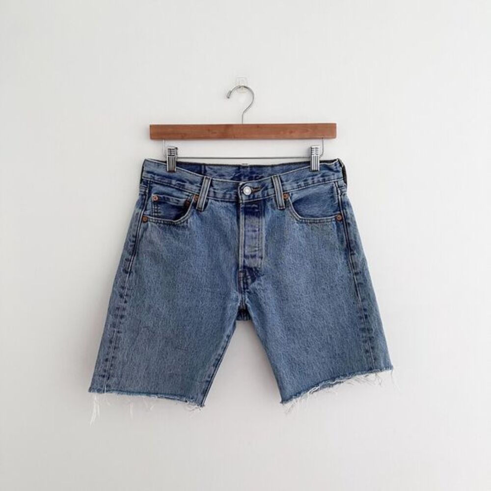 Levis 501 Cutoff Denim Shorts Light Wash Frayed Hem Classic Summer Size 30 Waist
